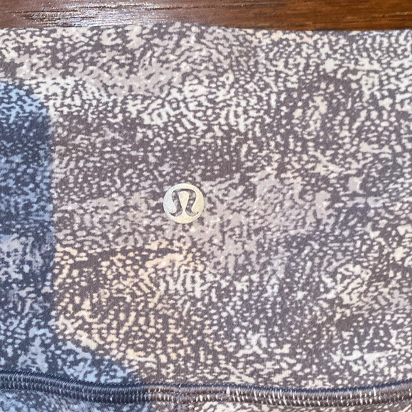 Lululemon Wunder Under High Rise - Size 4 - Picture 3 of 5